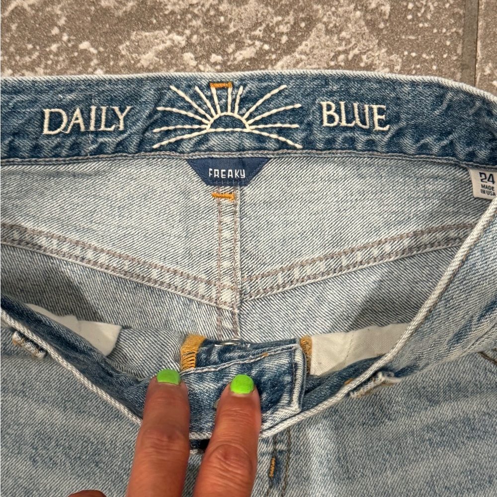 NWT DAILY BLUE / Adriano Goldschmied Freaky Jean Short in Lake SZ 24 - Picture 3 of 4